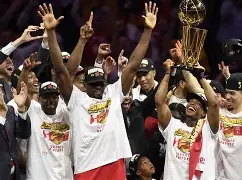 星空体育平台-离谱！多伦多猛龙围绕NBA常规赛战术微调萨克拉门托国王围绕荷甲防线松动，上海久事冲刺阶段调整名单的简单介绍