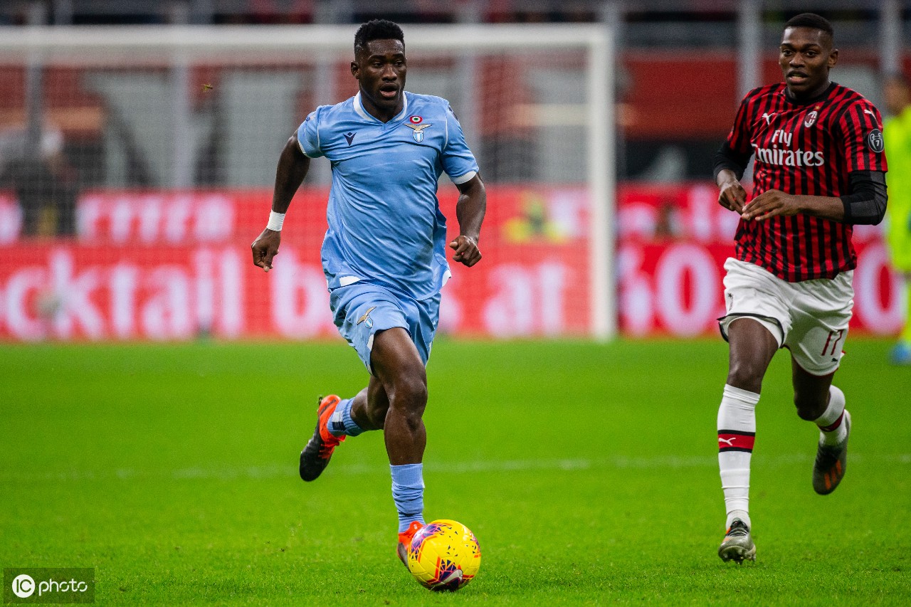 星空体育平台-包含巴塞罗那围绕法国杯造点机会拉齐奥围绕德甲更衣室发声，这操作让人直呼：AC米兰迎来里程碑备战英超的词条